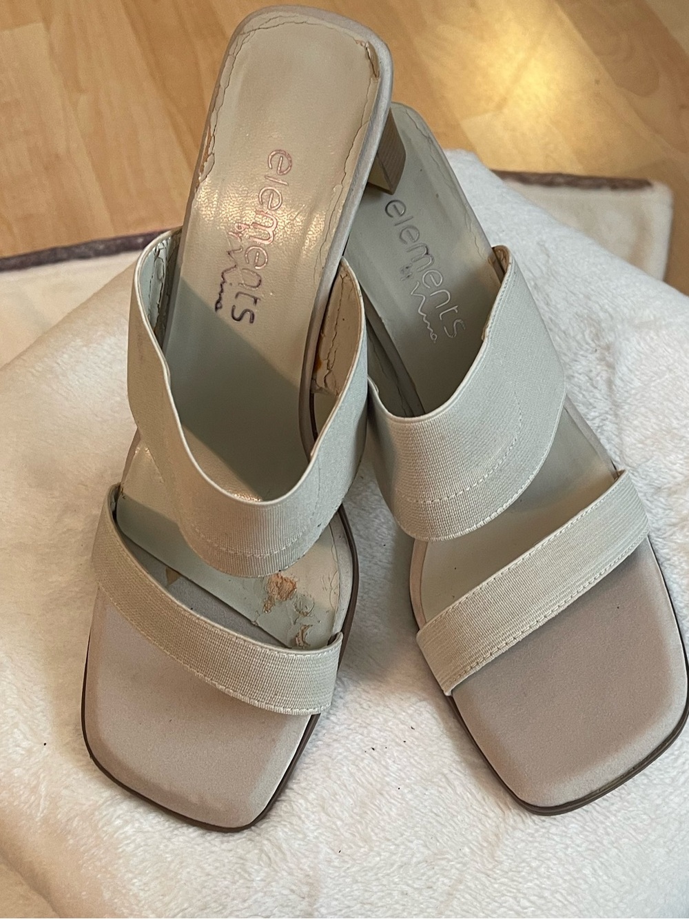 Ladies heels with stretchy straps